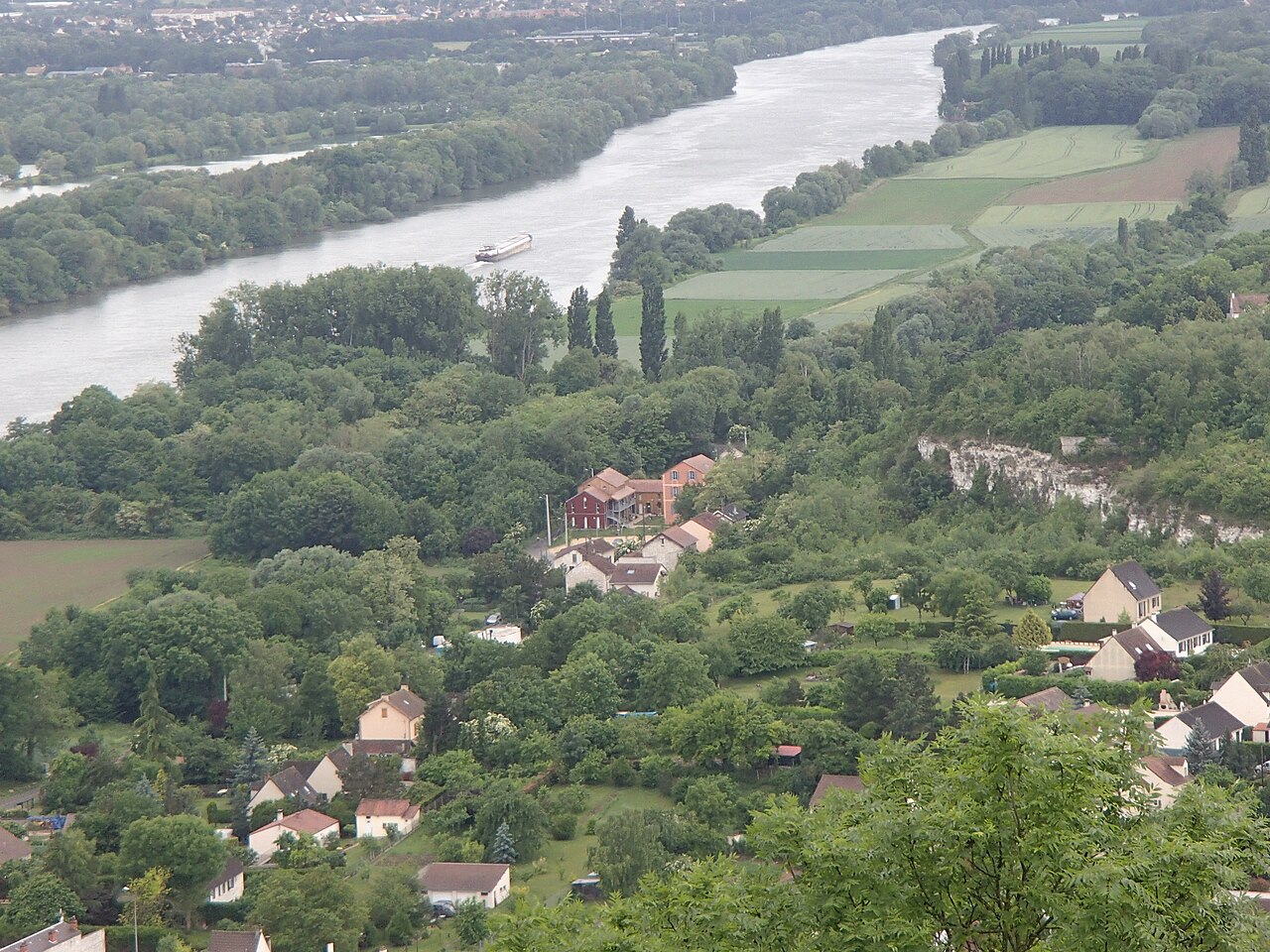 Follainville-Dennemont